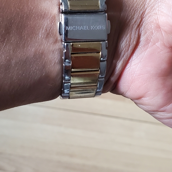 Authentic: Michael Kors Parker Two Tone Watch with box - Picture 13 of 15